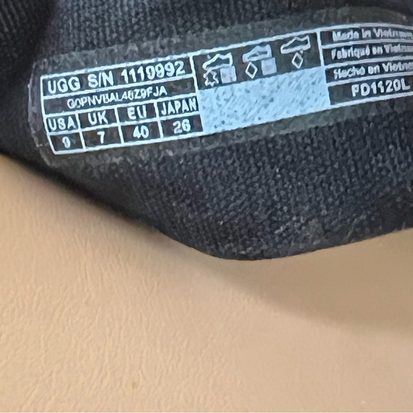 UGG Yarrow Platform Wedge Sandal Women’s Size 9 Black NEW - Picture 11 of 11